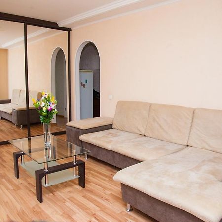 Semi Luxury Apt On Yatsenka 8 Near Intourist Hotel Zaporizhia Εξωτερικό φωτογραφία