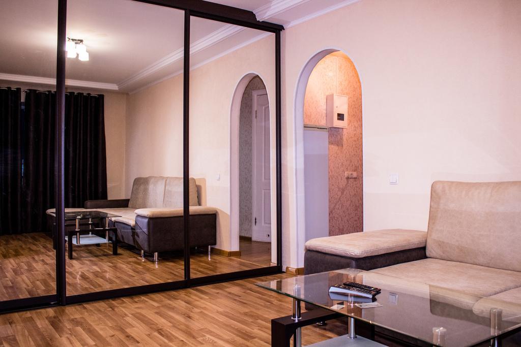 Semi Luxury Apt On Yatsenka 8 Near Intourist Hotel Zaporizhia Εξωτερικό φωτογραφία