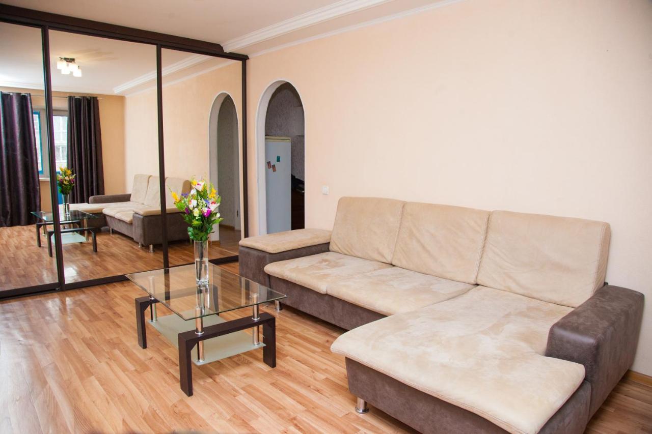 Semi Luxury Apt On Yatsenka 8 Near Intourist Hotel Zaporizhia Εξωτερικό φωτογραφία