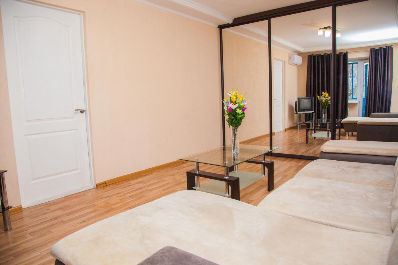 Semi Luxury Apt On Yatsenka 8 Near Intourist Hotel Zaporizhia Εξωτερικό φωτογραφία