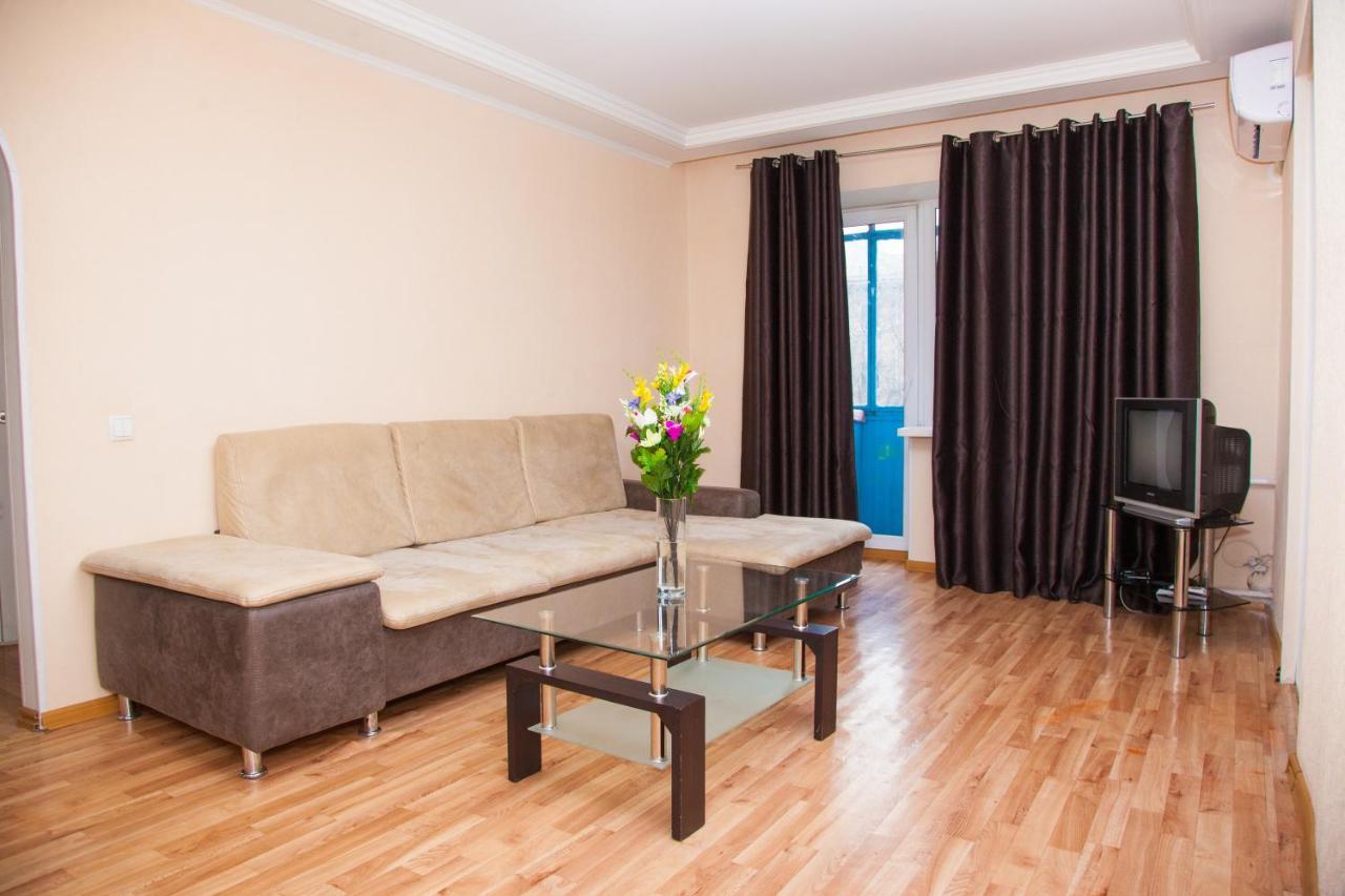 Semi Luxury Apt On Yatsenka 8 Near Intourist Hotel Zaporizhia Εξωτερικό φωτογραφία